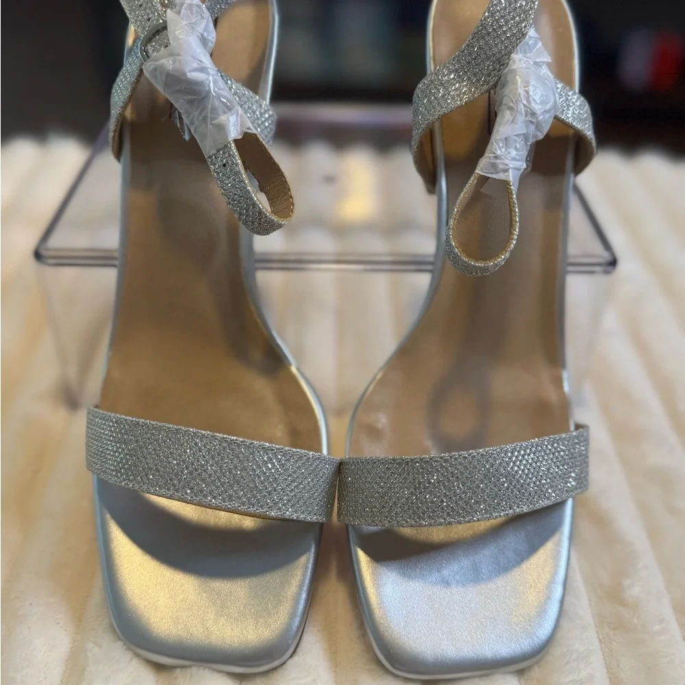 IDIFU Shimmering Silver Heels